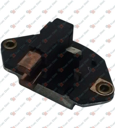 REGOLATORE PORTASPAZZOLE ALTERNATORE - John Deere - RE567823